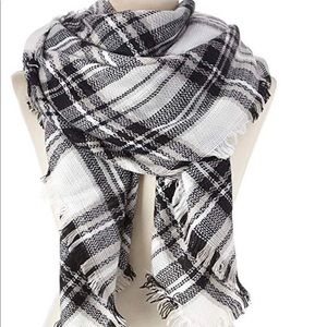 White & black blanket scarf